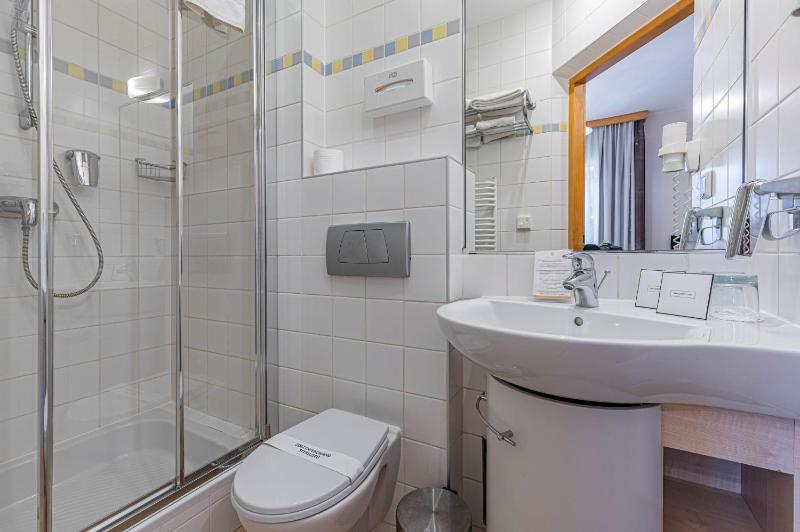 Standard Single Room image 3