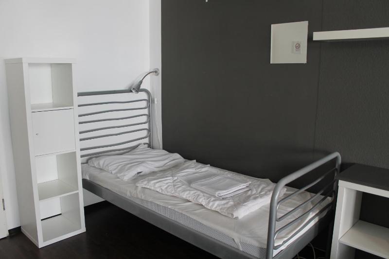 Quadruple Room with Bathroom image 2