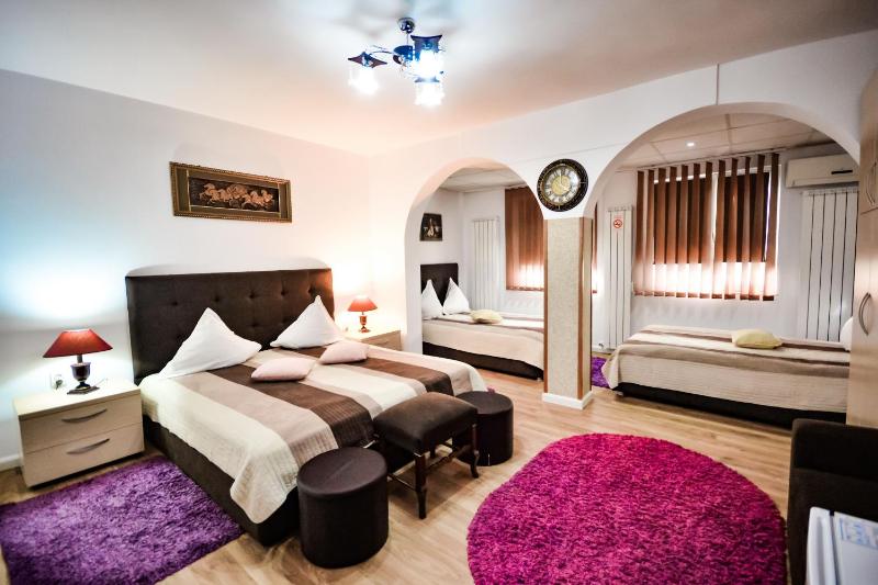 Quadruple Room image 1