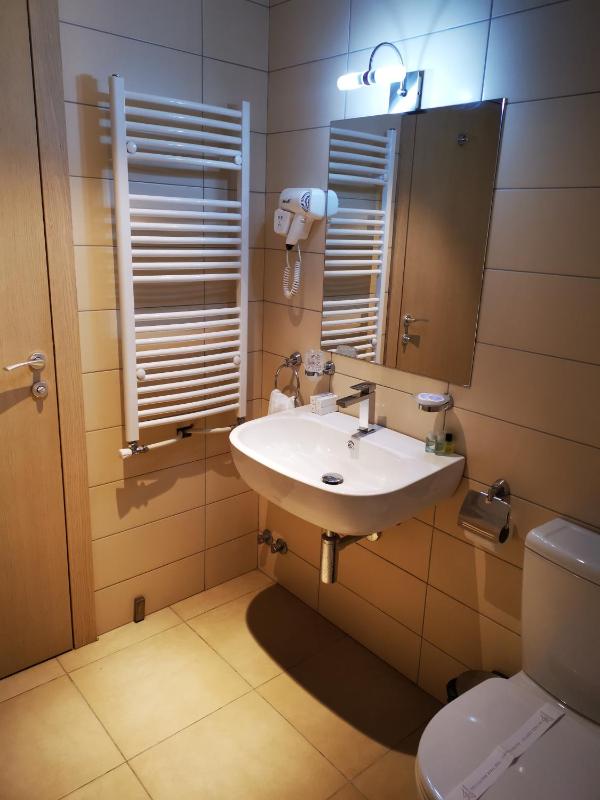 Standard Twin Room image 2