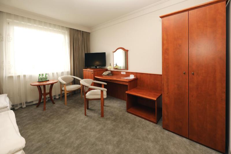 Standard Triple Room image 1