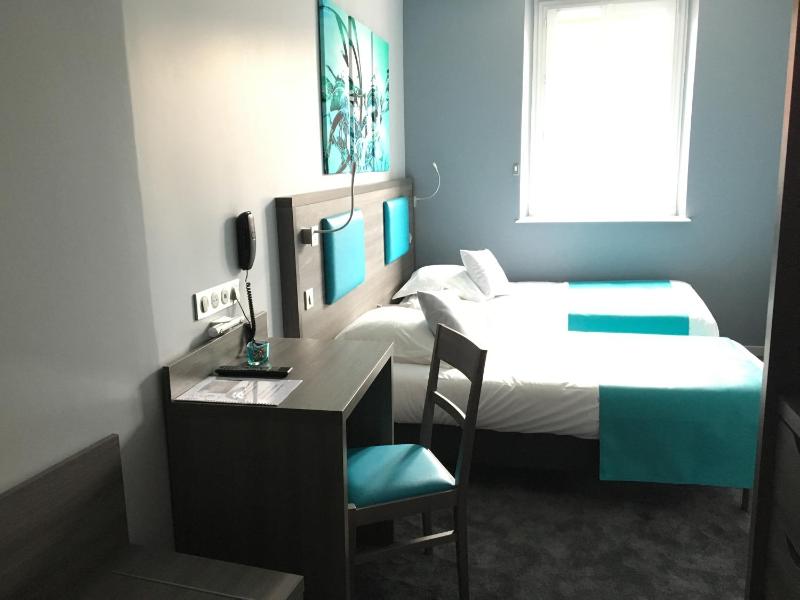 Twin Room image 3