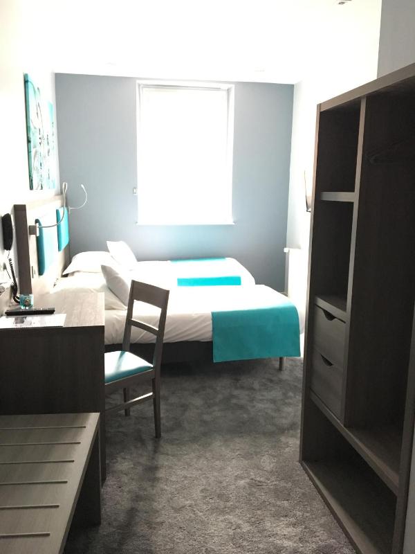 Twin Room image 4