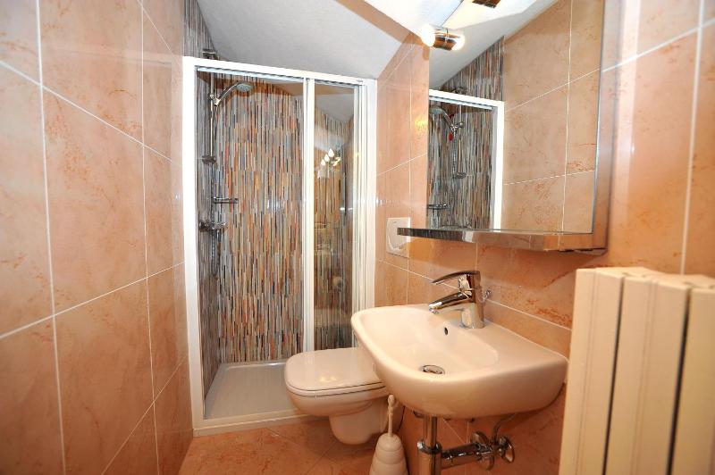 Two-Bedroom Apartment (6 Adults) image 2