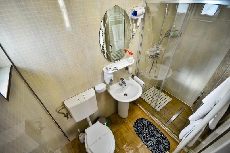 Double or Twin Room image 3