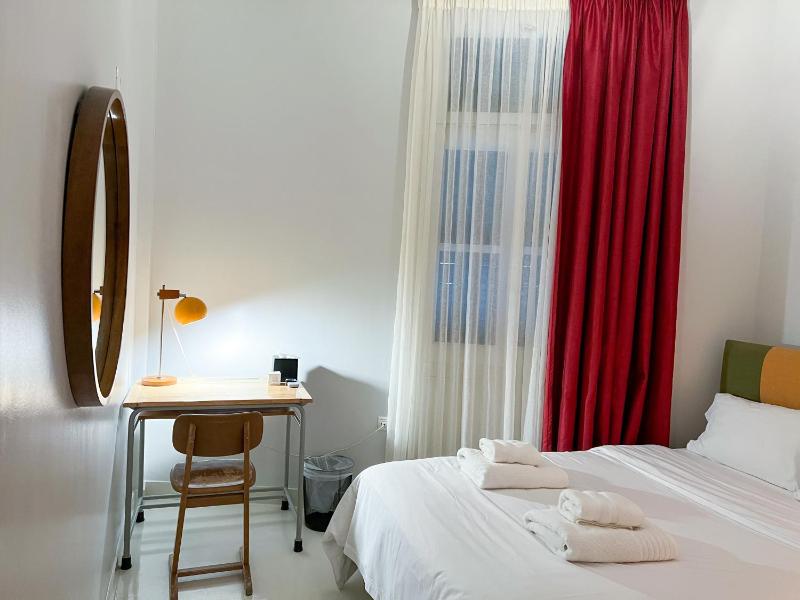 Classic Double Room image 4