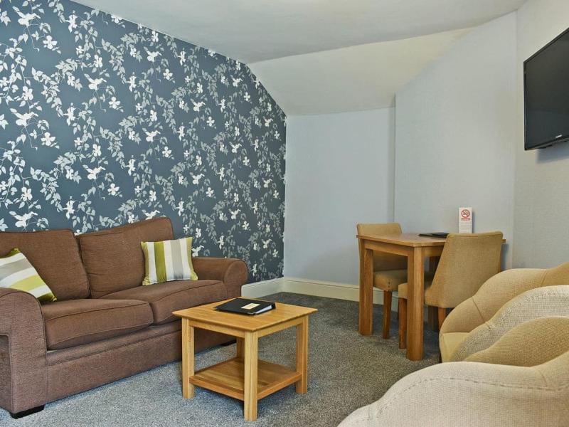 One-Bedroom Apartment image 2
