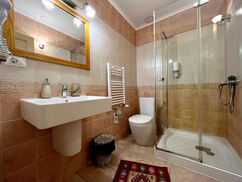 Queen Room with Balcony image 3