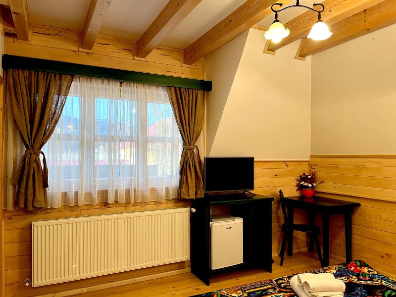 Queen Room image 4
