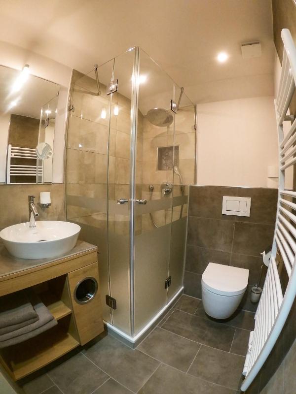 Double Room with Balcony image 3