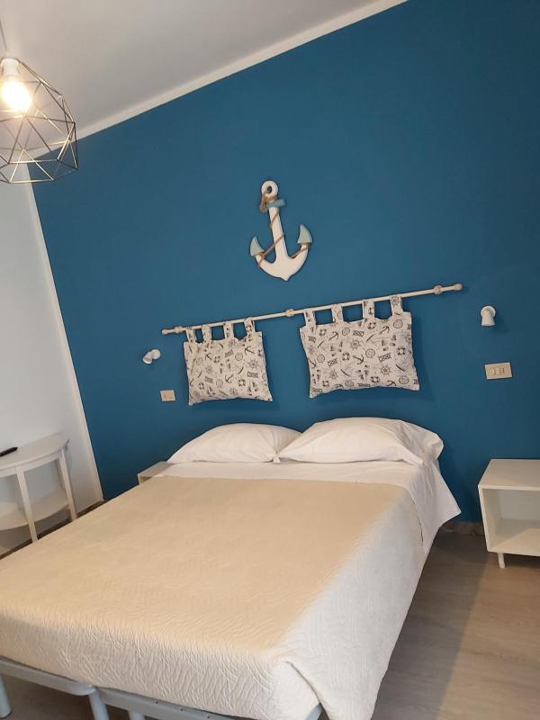 Small Double Room image 4