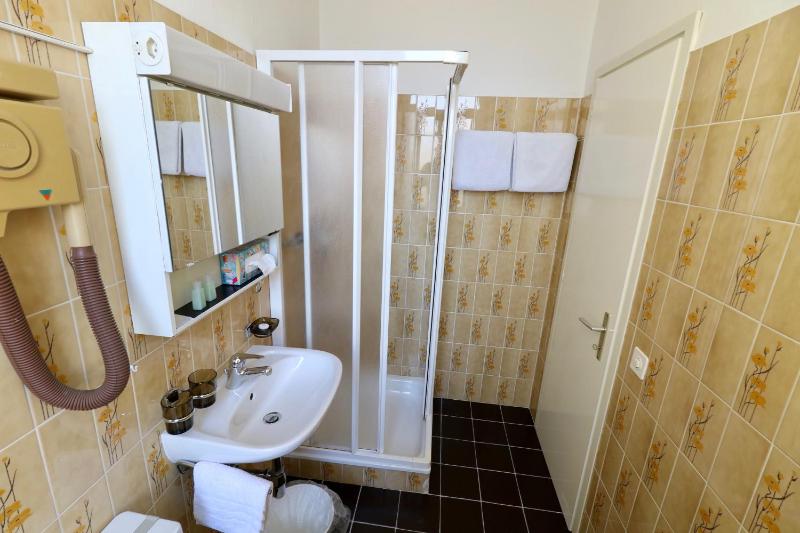 Double Room image 2