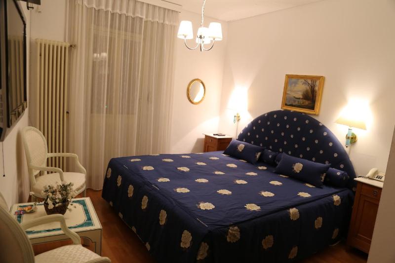 Double Room image 1