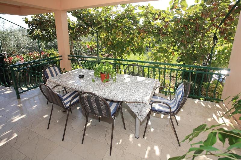 Three-Bedroom Apartment with Garden View image 4