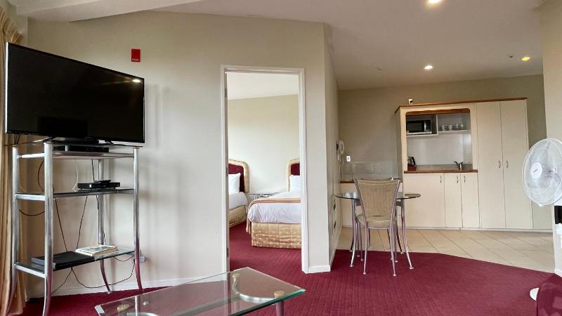 Chantillys Motor Lodge - image 25