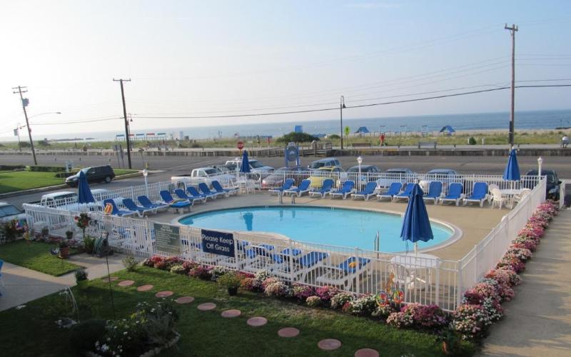 King Suite - Ocean View image 3