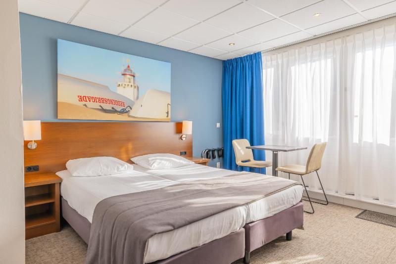 Large Double Room with Balcony image 1