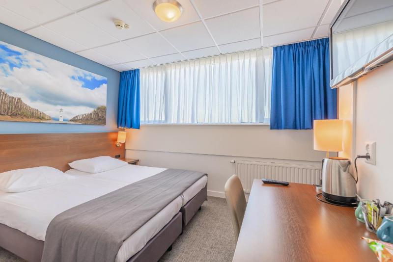Small Double Room image 1