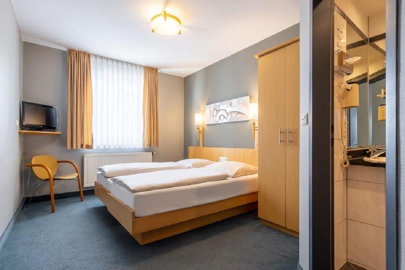 Double Room image 1