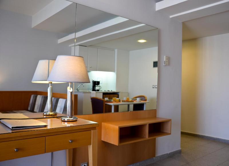 Studio (1-3 Adults) image 1