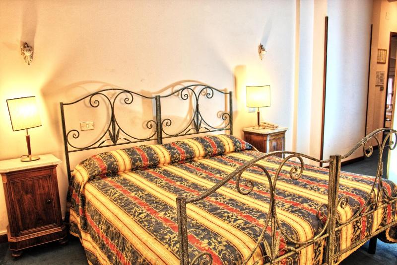 Double or Twin Room image 4