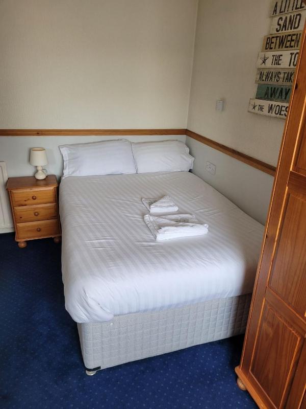 Double Room with Private Bathroom image 1