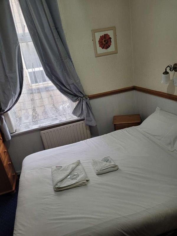 Double Room with Private Bathroom image 3