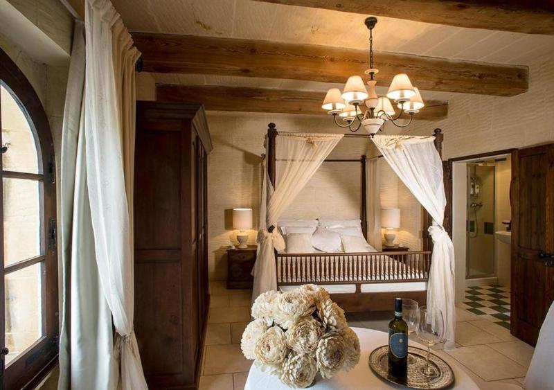 Deluxe Double Room image 1