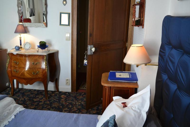 Double Room image 3