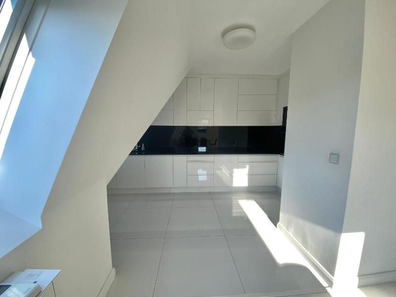 Penthouse 2 Bedroom Designer Apartment - image 11