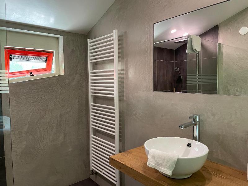 Three-Bedroom Bungalow with Sauna image 3