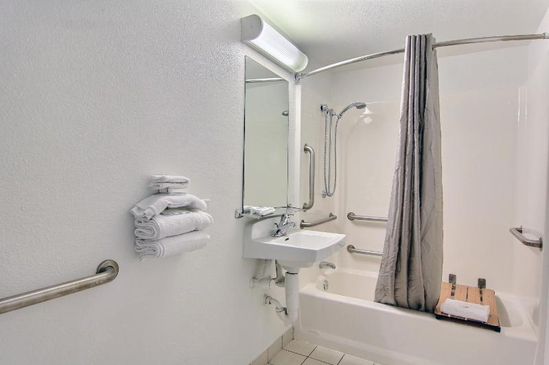 Motel6 Austin TX - Central Downtown UT - image 6