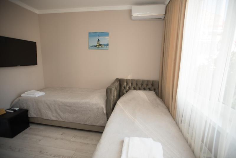 Twin Room image 1