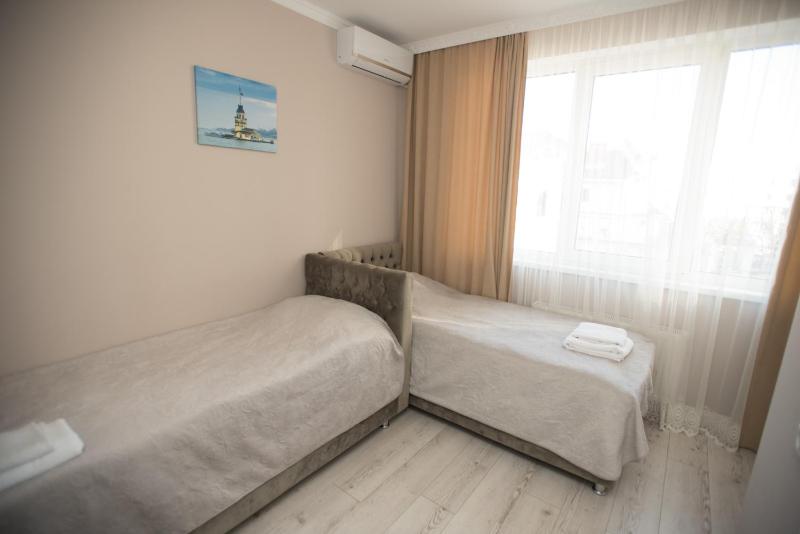Twin Room image 4