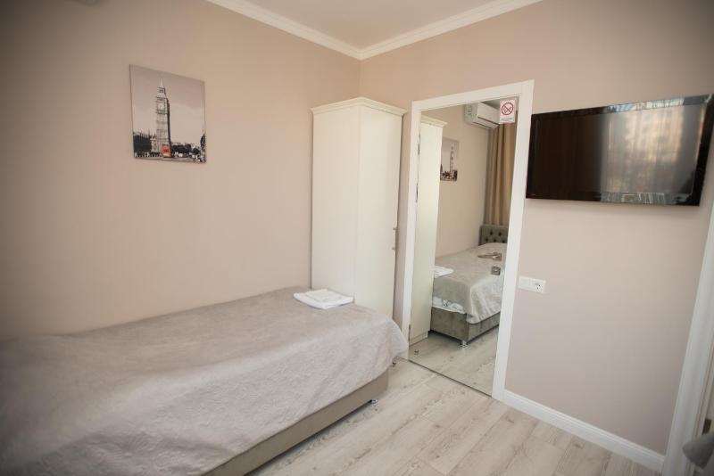 Twin Room image 3