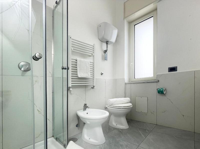 Deluxe Double Room with Extra Bed image 2