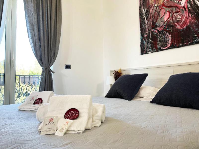 King Room with Balcony image 3