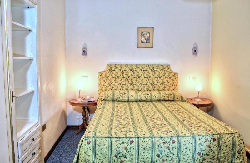 Small Double Room image 2