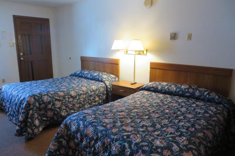 Standard Room with Two Double Beds image 1