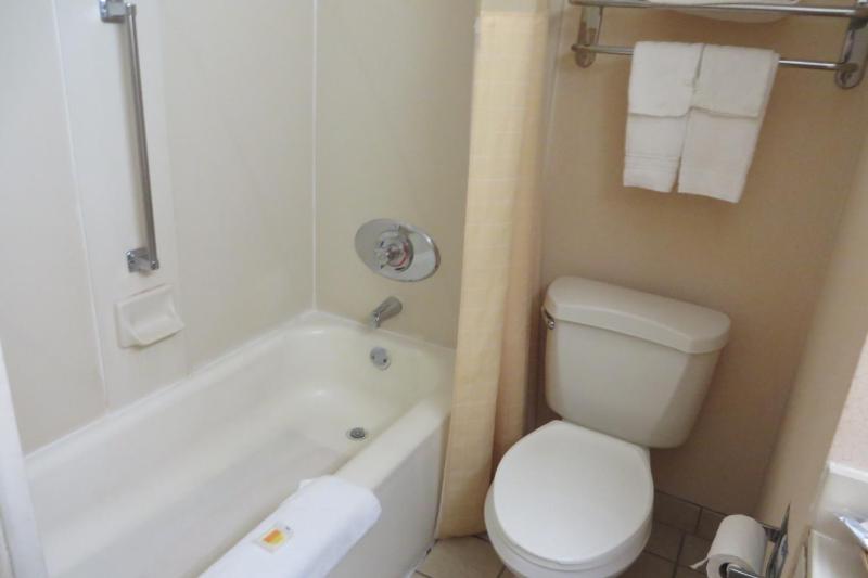 Standard Double Room with Two Double Beds - Non-Smoking image 2