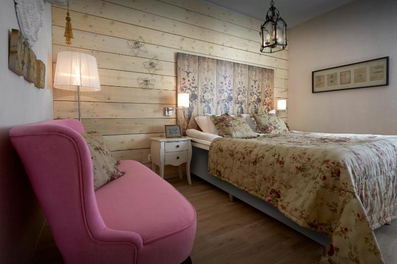 Standard Double Room image 2