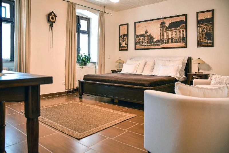Triple Room with Bath image 1