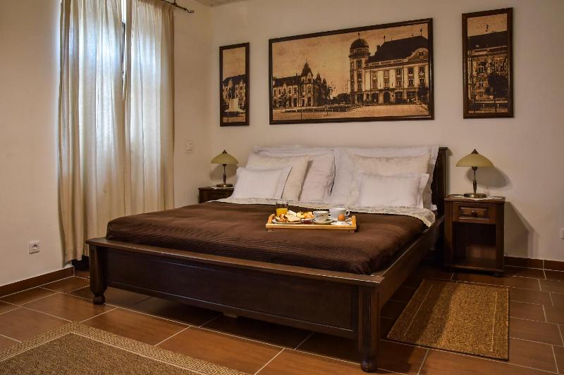 Triple Room with Bath image 4