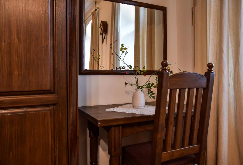 Triple Room with Bath image 3