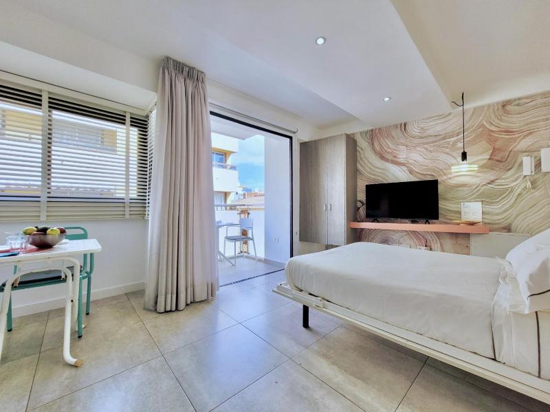 Deluxe King Studio image 3