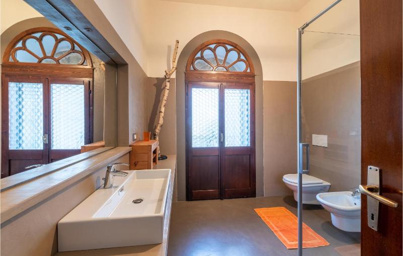 Three-Bedroom Holiday Home  image 4