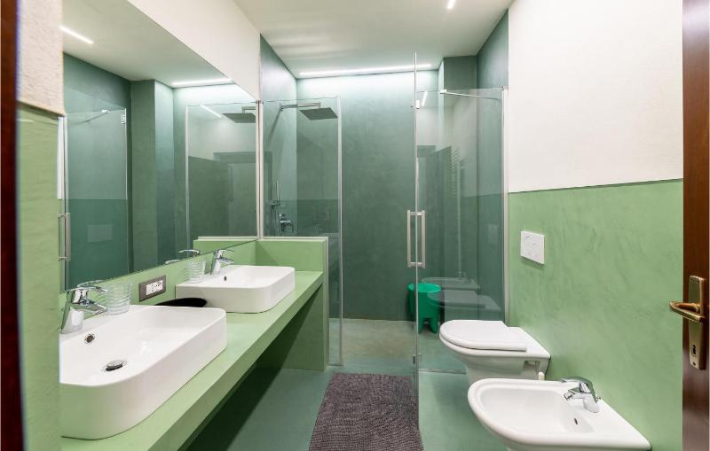 Three-Bedroom Holiday Home  image 2