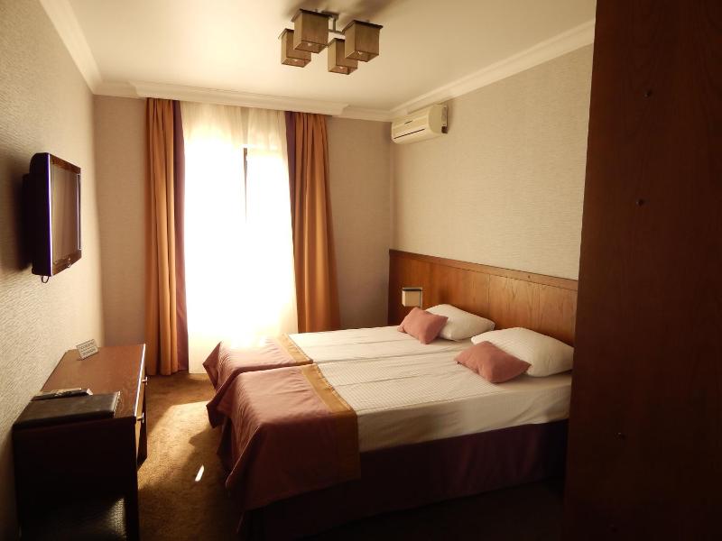 Twin Room with Sea View image 3