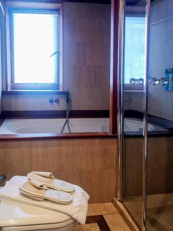 Superior Queen Room with Spa Access image 1