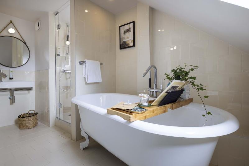 Welcome Hotel - image 7